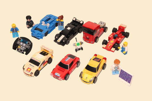 LEGO Ferrari Shell V-Power Collectie – 6 Ferrari-voertuigen, pitstoponderdelen en rode LEGO-opbergbox