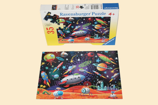 Ravensburger Ruimte puzzel van 35 stukjes met de doos en complete puzzel