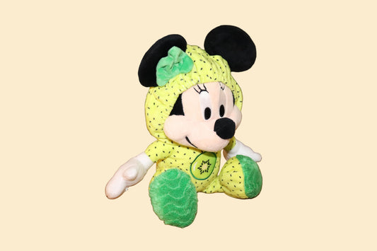 Zijaanzicht van de pluche Disney Minnie Mouse in groene kiwi-outfit