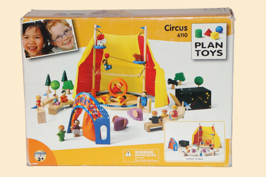 Voorkant van de doos van het PlanToys Wooden Circus Playset 6110